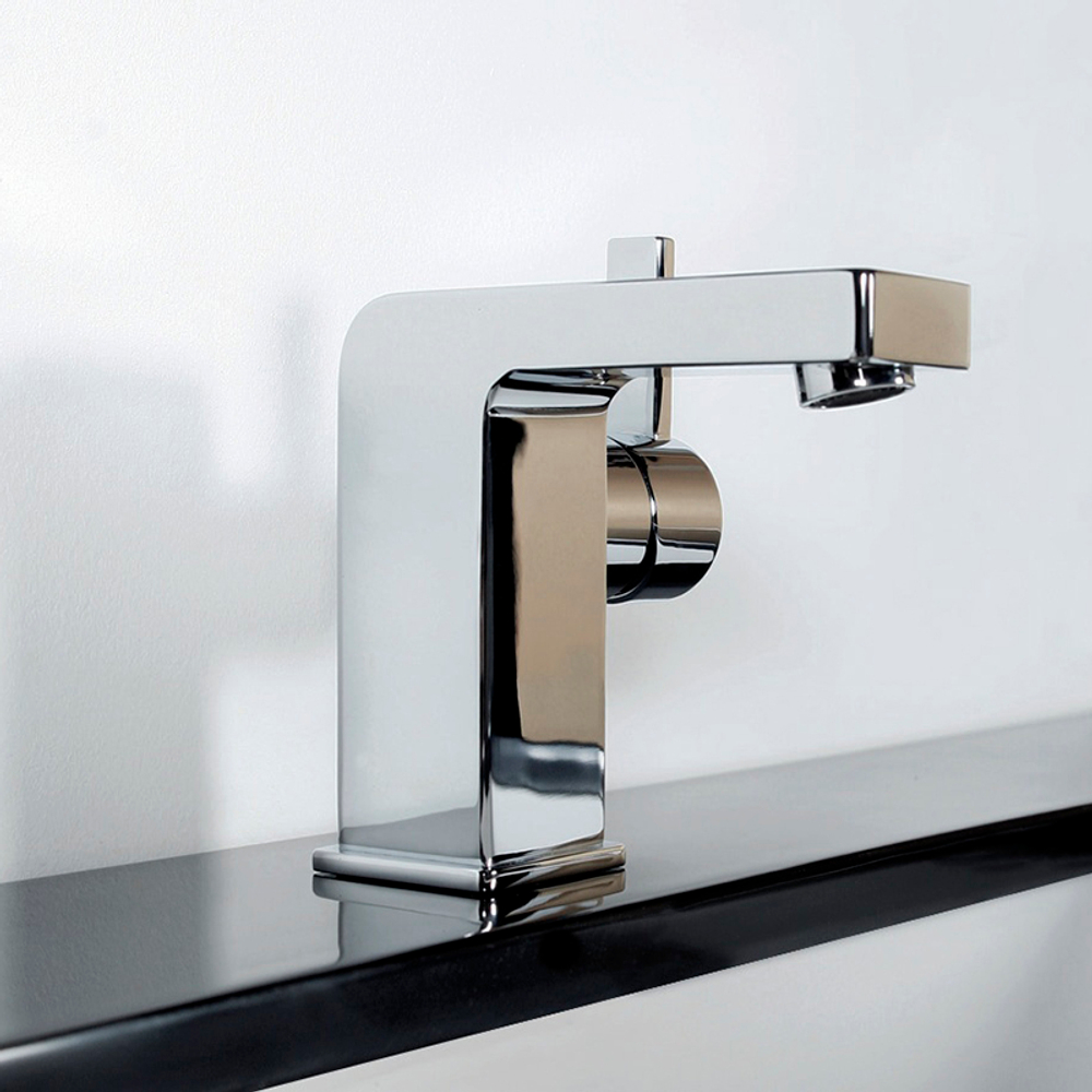 Смеситель для раковины Steinberg Серия 120 с керамическим картриджем, со сливным гарнитуром 1/4“,с гибкими шлангами 3/8“, хром 120 1000