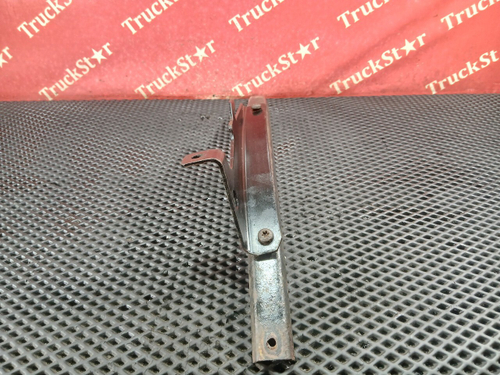 Кронштейн крыла переднего правого