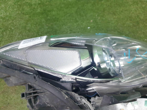 Битая Фара правая Genesis G70 (2017-2021) LED
