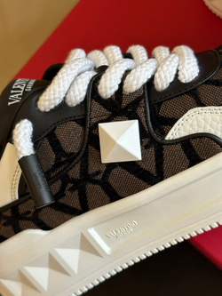 Valentino Garavani One Stud Sneaker