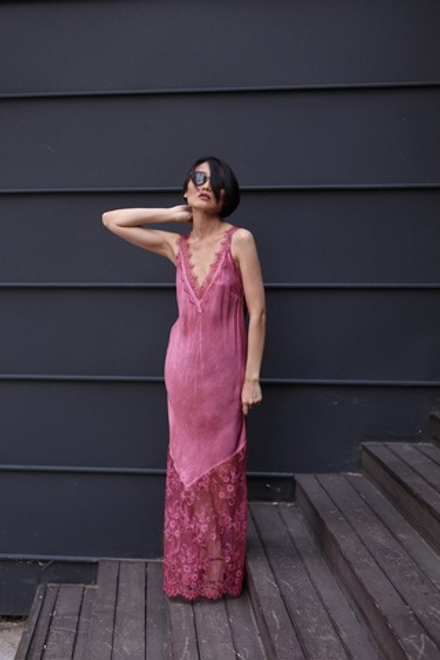 платье-комбинация с кружевной отделкой