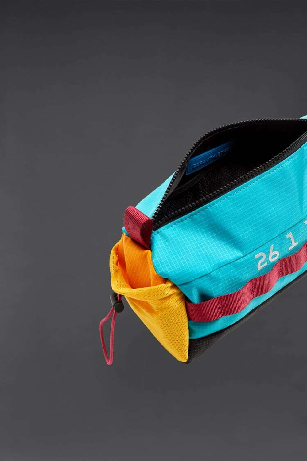 ZARA НЕСЕССЕР ИЗ НЕЙЛОНА, РАЗНОЦВЕТНЫЙ