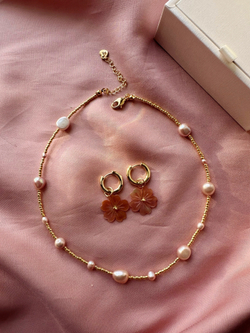 Серьги Цветы из розового перламутра