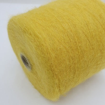 Пряжа Ilaria Aurora  (67% кидмохер, 5% меринос, 28% па) 1000м/100гр, желток