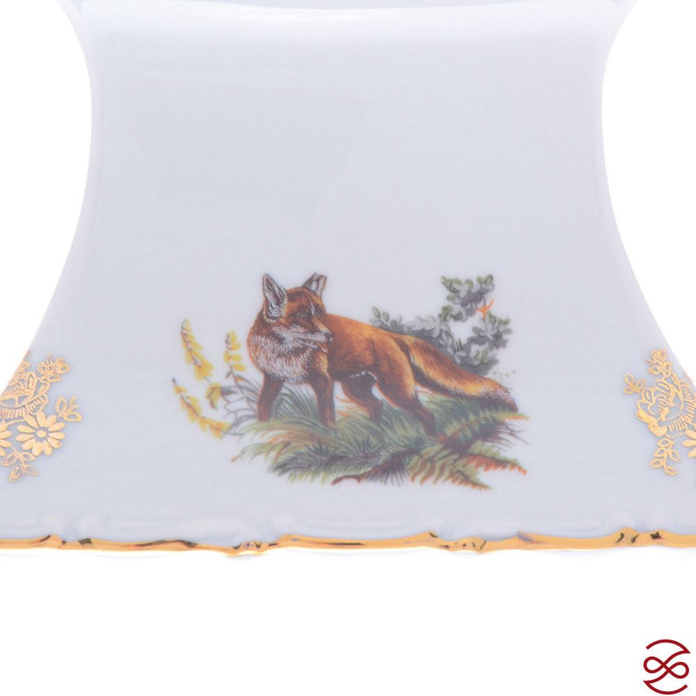 Блюдо квадратное на ножке Queen's Crown Aristokrat Охота бежевая 45*25см