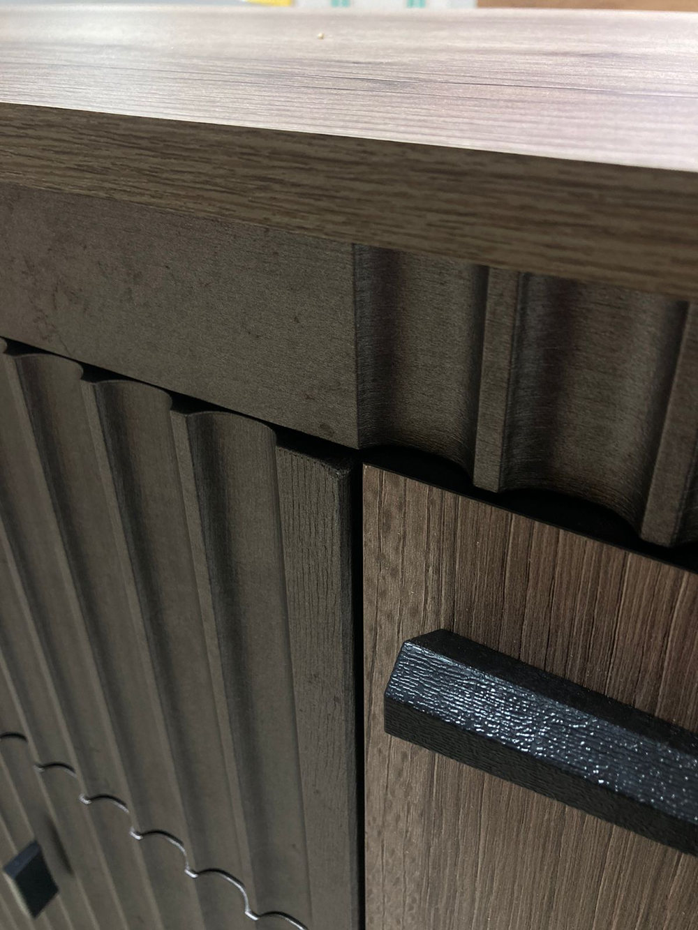 Комод с ножками Ольга-3 Дуб делано серый/сиьвер Пэлас