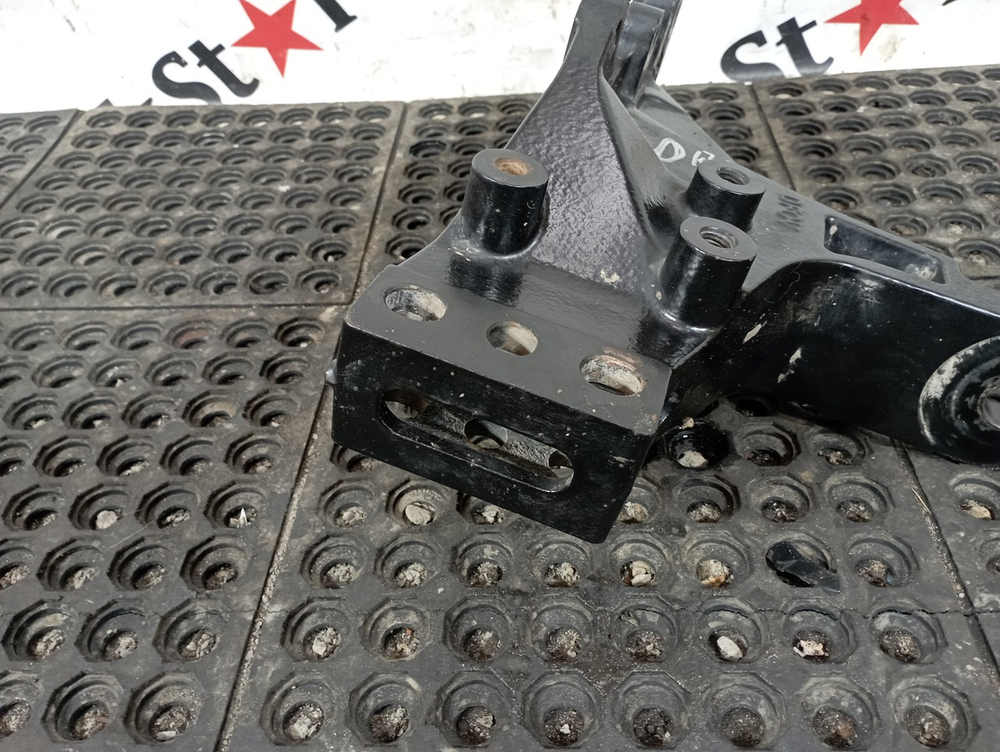 Кронштейн задней подвески кабины левый 2023г.