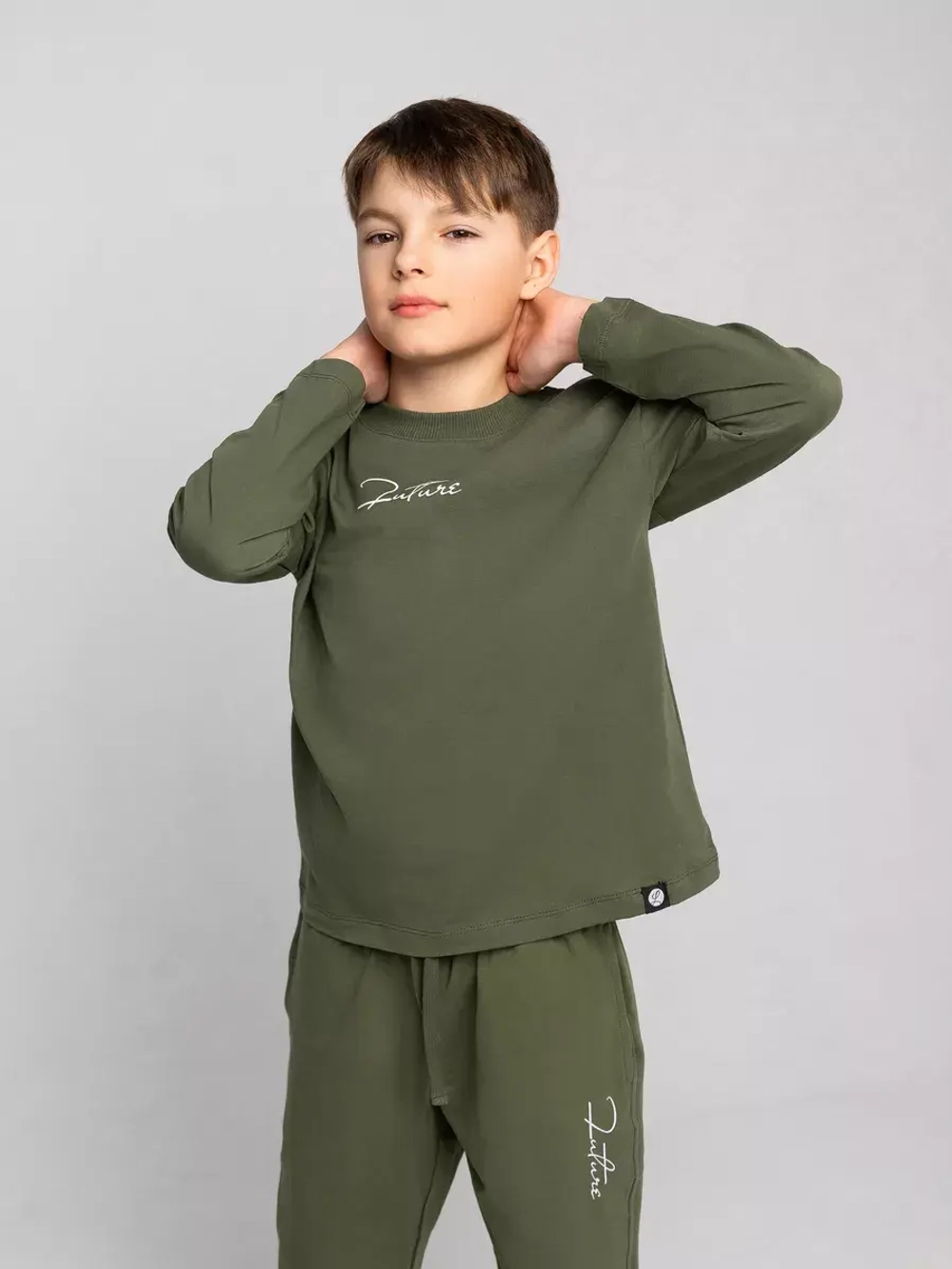 Зеленый костюм для мальчика в школу