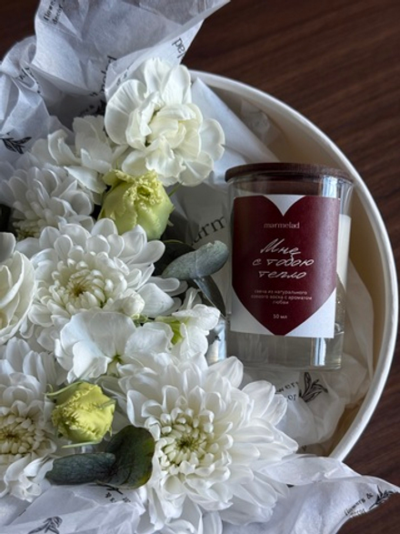 Цветочная композиция в коробке+свеча 50 мл