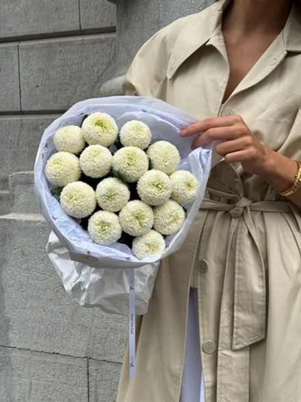 Букет моно из одноголовой хризантемы в белом оттенке