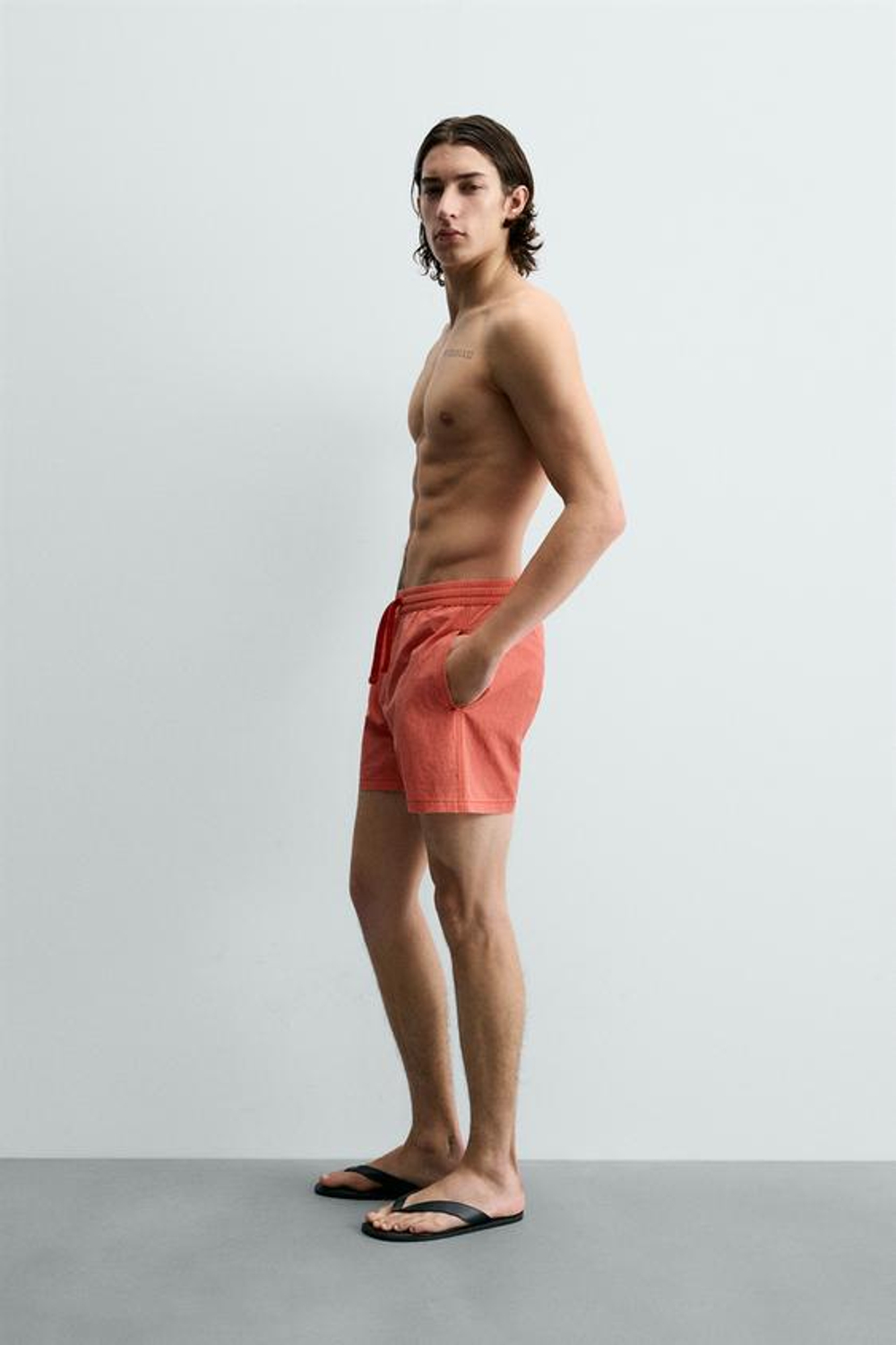 ZARA ПЛАВКИ СРЕДНЕЙ ДЛИНЫ ИЗ ТЕКСТУРИРОВАННОЙ ТКАНИ, КОРАЛЛОВЫЙ