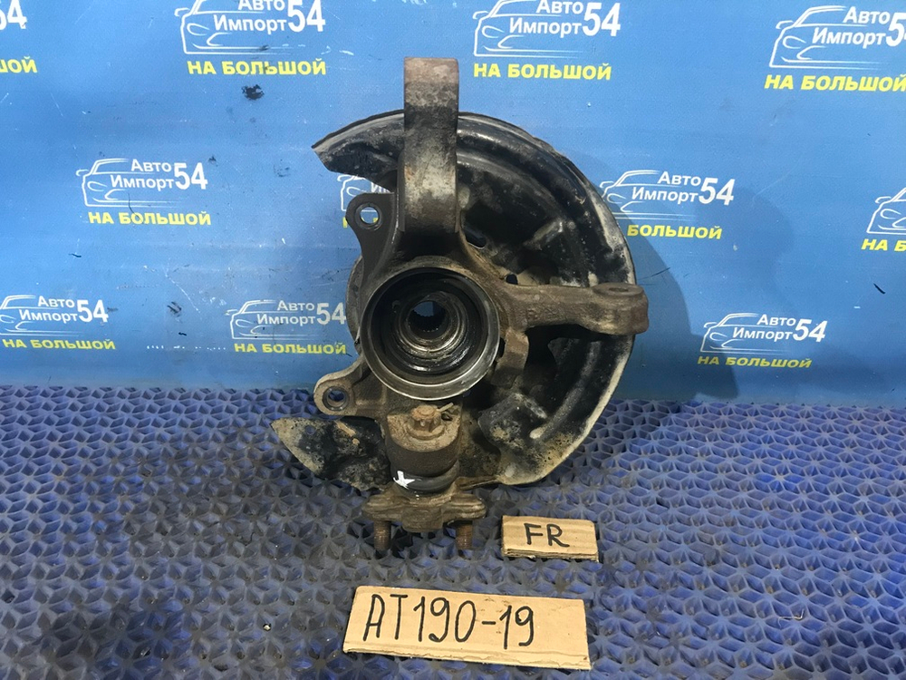 Ступица передняя правая TOYOTA CARINA E 1996