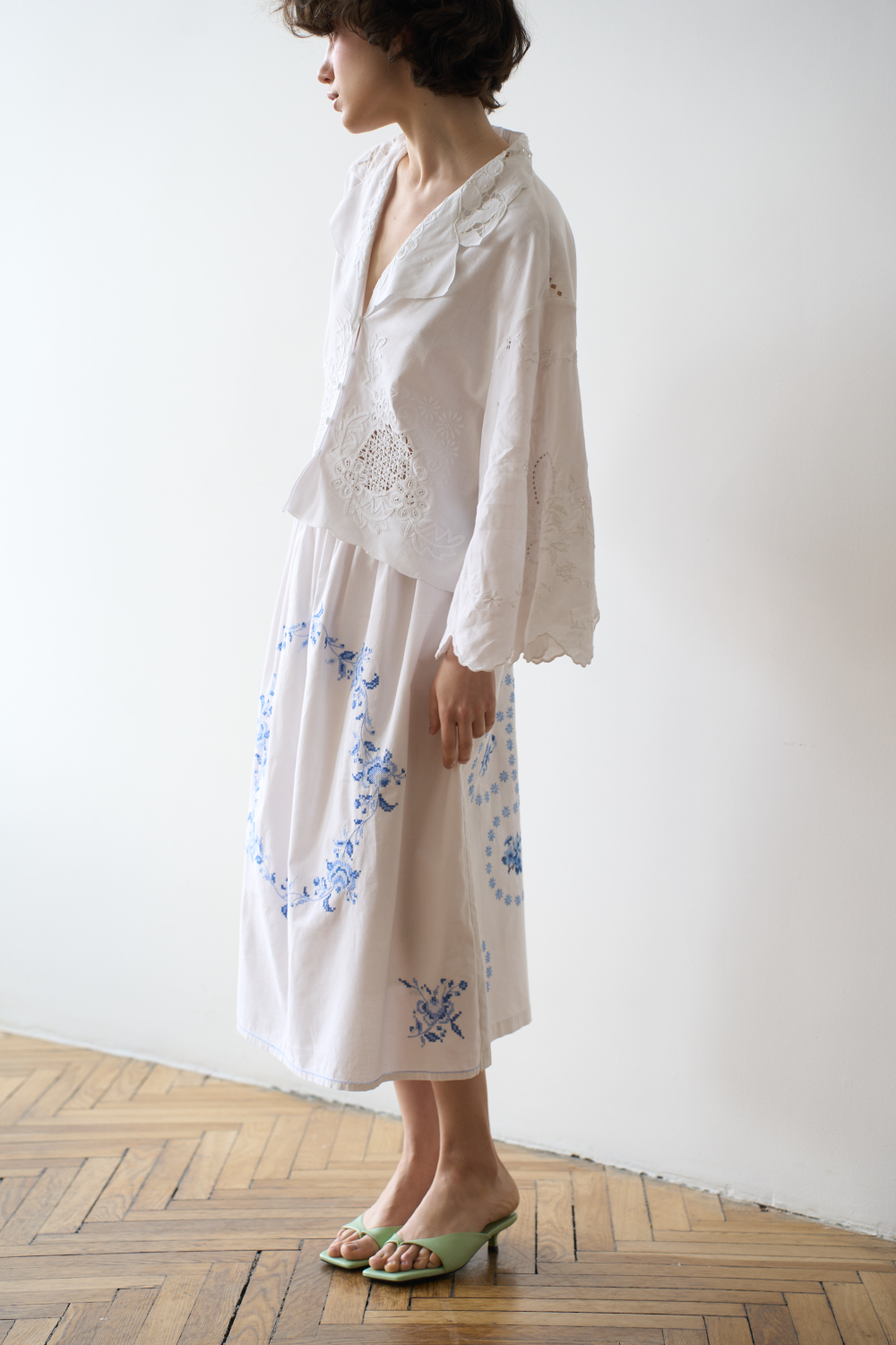 Укороченная рубашка с широким рукавом