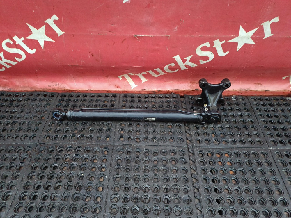 Цилиндр подъема кабины левый 2023г.