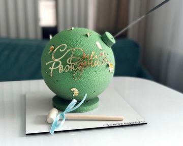 Шоу-торт бомба зеленый с сюрпризом внутри