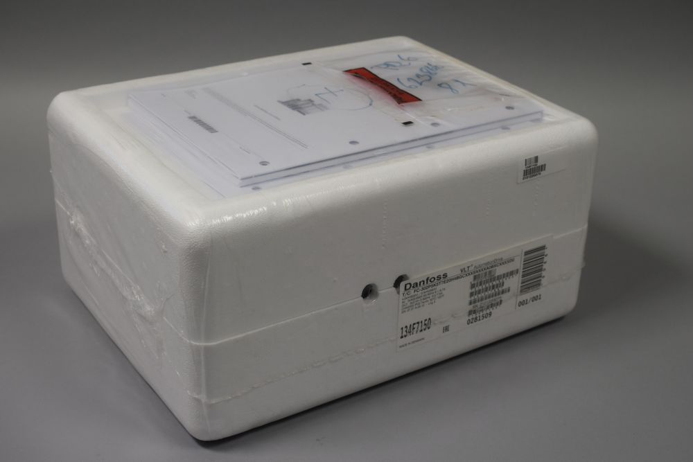 Промышленный двухместный контроллер температуры DANFOSS FC-302P5K5T7E20H4BGCXXXSXXXXAOBXCXXXXDO (134F7150)