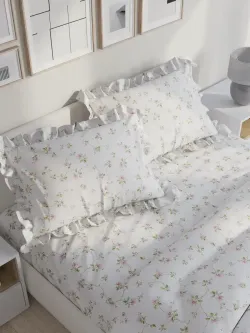 Декоративная наволочка с рюшами, оборками "Весенние цветы" 50х70 см, 1 шт, без молнии