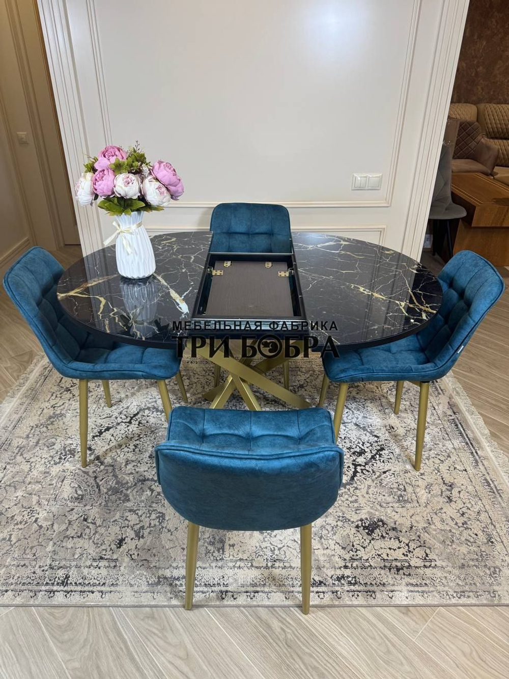Круглый раздвижной стол "Черный мрамор", и стулья "Бостон" синий