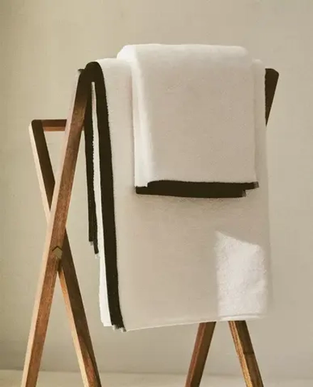 ZARA HOME БАННОЕ ПОЛОТЕНЦЕ С КОНТРАСТНОЙ КАЙМОЙ, БЕЛЫЙ