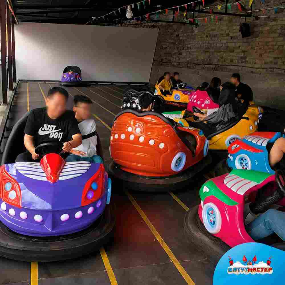 Аттракционная бамперная машинка «Улыбка» с дистанционным управлением и музыкой