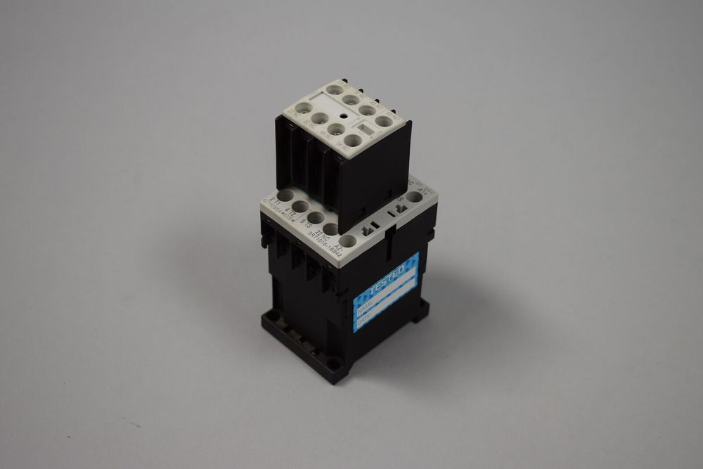 SIEMENS 3RT1015-1BB42+3RH1911-1HA22