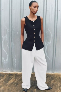 ZARA ОДНОТОННЫЙ ТРИКОТАЖНЫЙ ЖИЛЕТ С ЗОЛОТИСТЫМИ ПУГОВИЦАМИ, ЧЕРНЫЙ