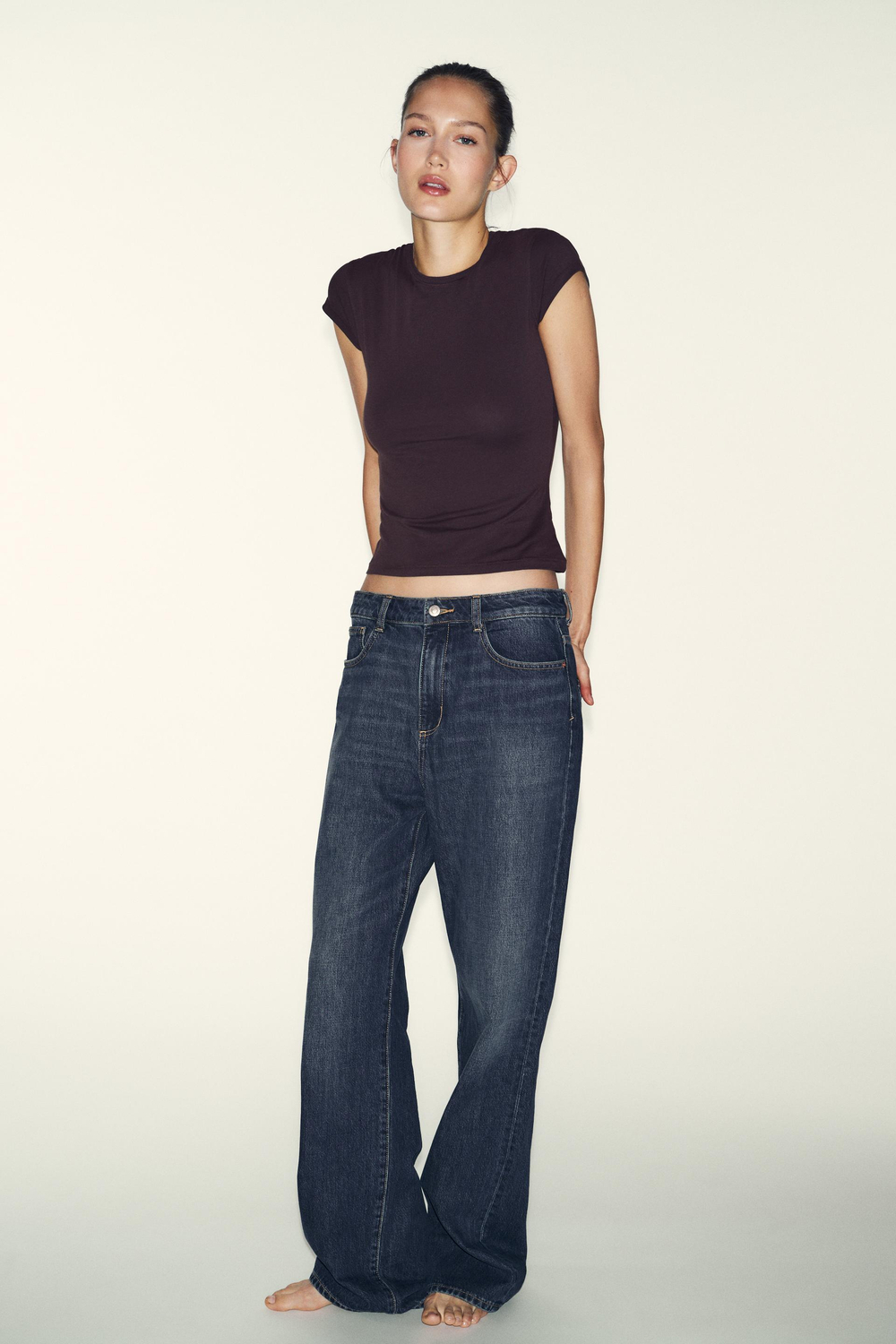ZARA ФУТБОЛКА ОБЛЕГАЮЩЕГО КРОЯ С КОРОТКИМИ РУКАВАМИ, КОРИЧНЕВЫЙ