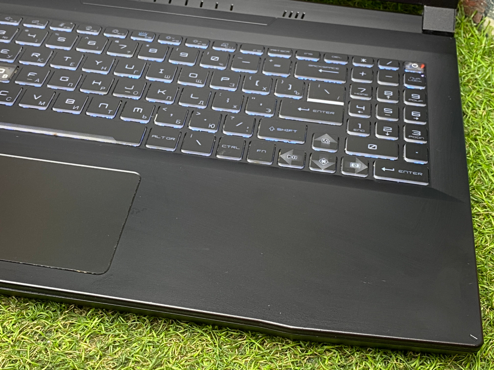 Игровой MSI 15' Ryzen 5 7535HS/IPS 144Гц/RTX 4050 6GB/24GB DDR5/512GB/ Bravo 15 C7VE-070XRU/Windows 11