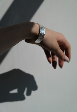 E.Tolstaya Браслет битый широкий