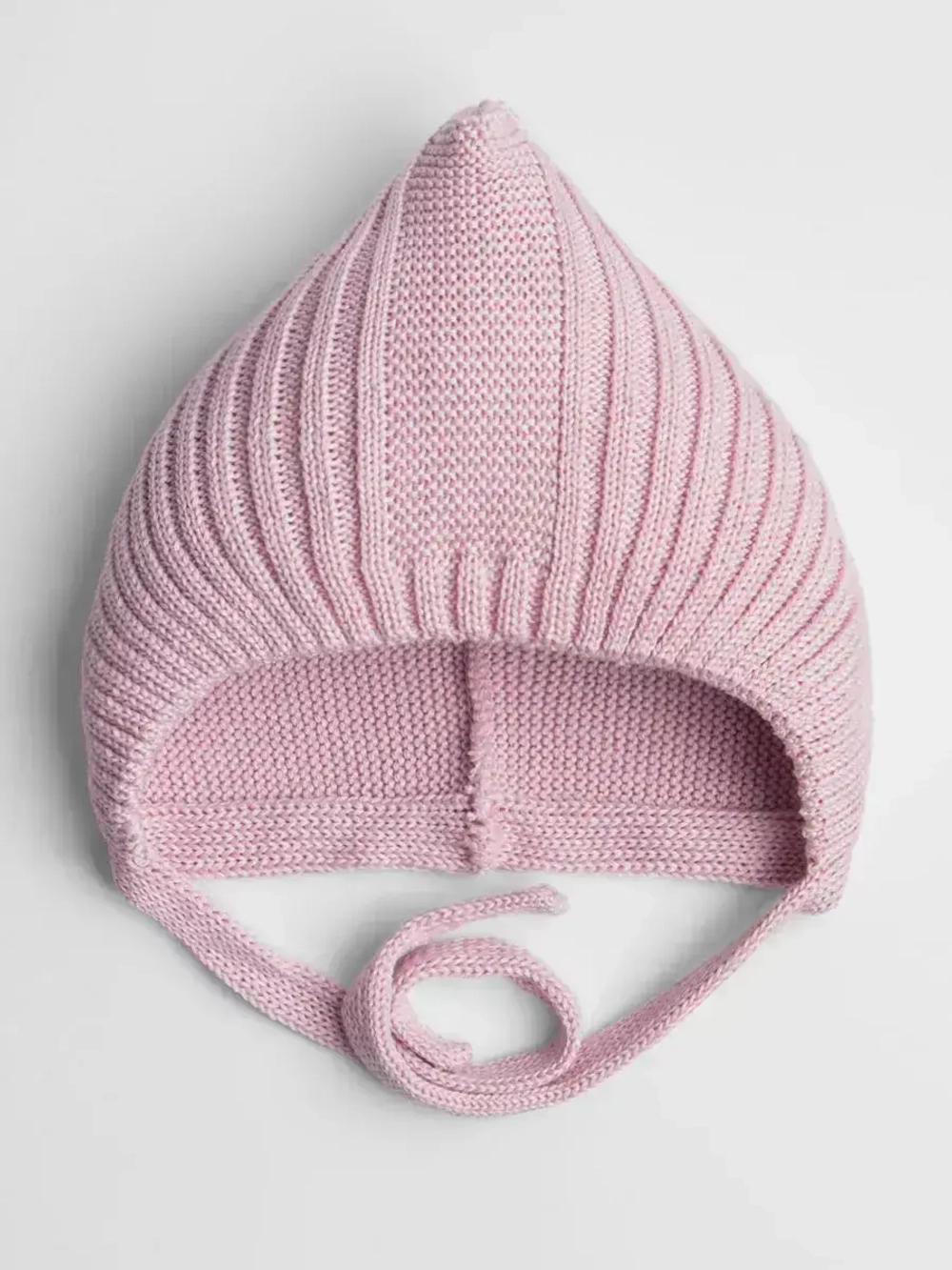 Чепчик для девочки вязаный на завязках на осень