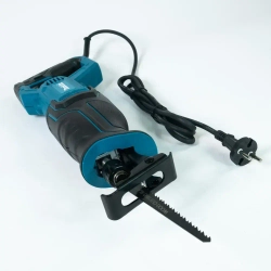 Сабельная пила Makita - надежный инструмент для точного распила различных материалов