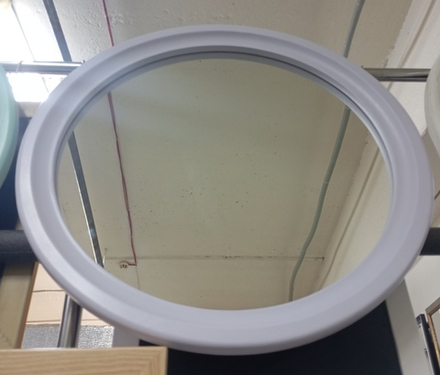 Зеркало круглое в деревянной раме