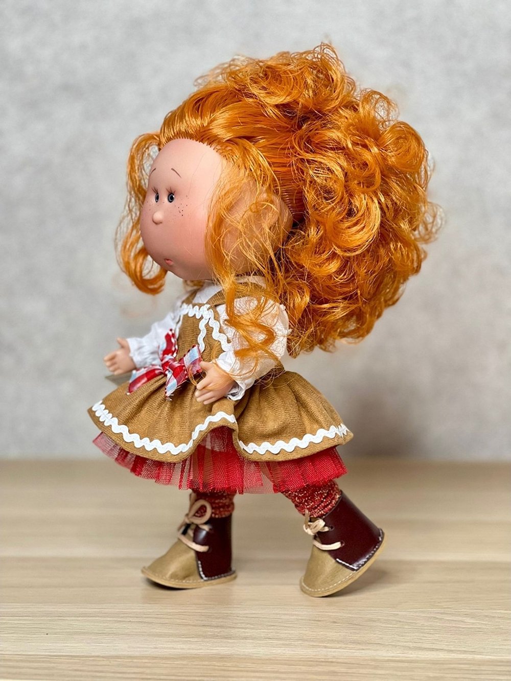 Кукла Nines виниловая 30см MIA CASE (3424)