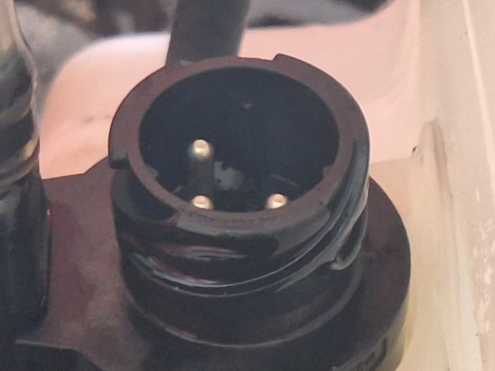 Бачок омывателя лобового стекла