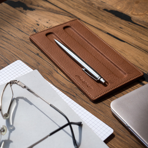 Подставка для ручек из натуральной кожи теленка коричневого цвета