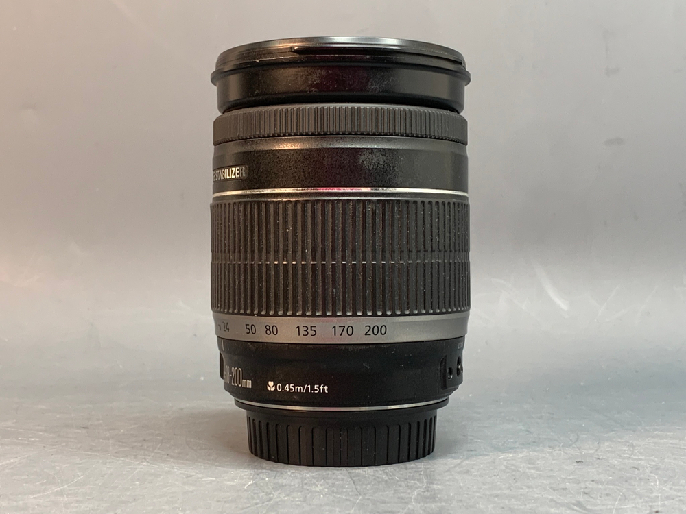 Canon EF-S 18-200mm 3.5-5.6 IS