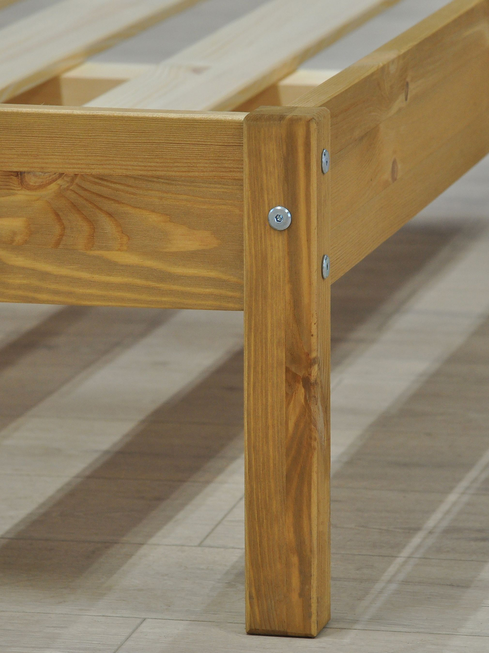 Кровать двуспальная 180х200 Тарва из массива сосны с основанием, бейц