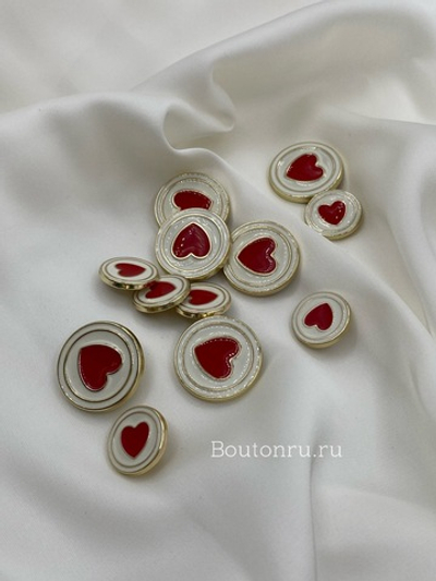 Пуговицы золотистые с эмалью и красным сердцем