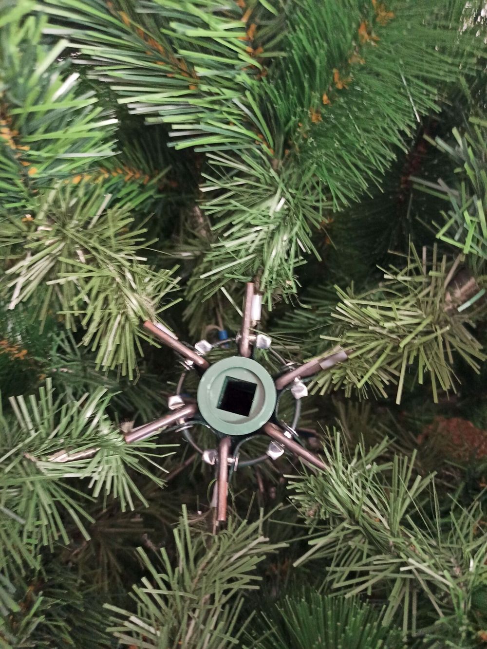 Заснеженная елка с шишками и ягодами «Очарование» (Леска+пвх) 3,65 м