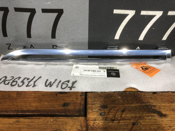 Молдинг решетки радиатора GLE (V167) AMG 18-нв Б/У Оригинал A1678854703