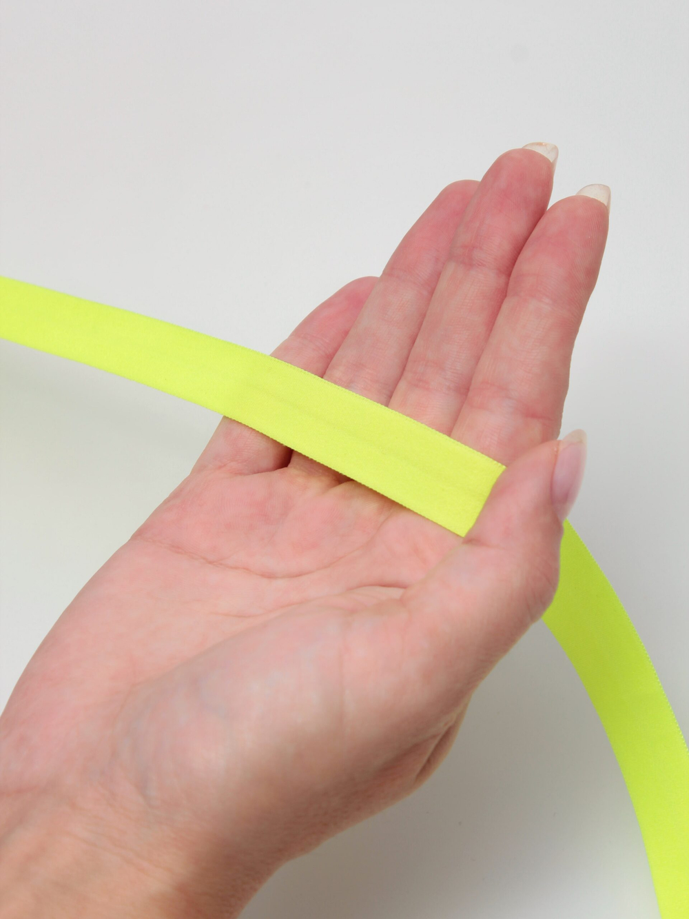 Бейка эластичная лимон-лайм неоновая матовая ширина 15 мм