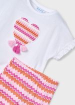 футболка с брюками