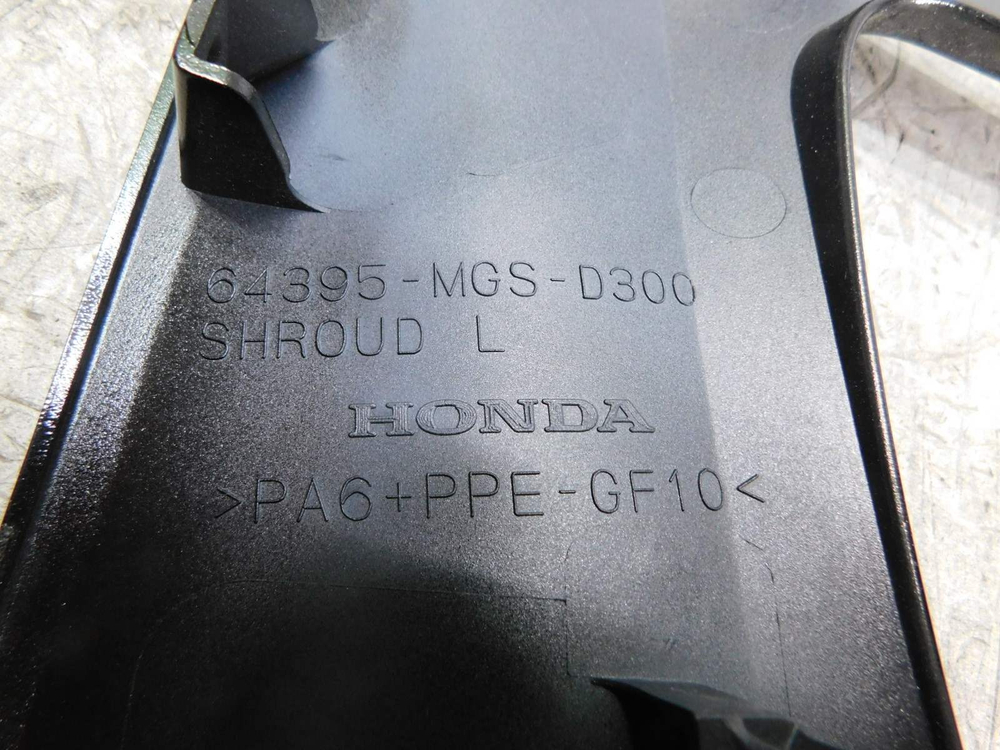 Пластик боковой левый Honda NC700 RC63 64395-MGS-D300,
