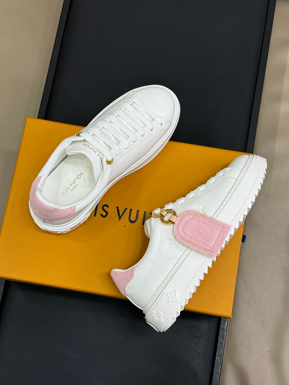 Louis Vuitton Time Out