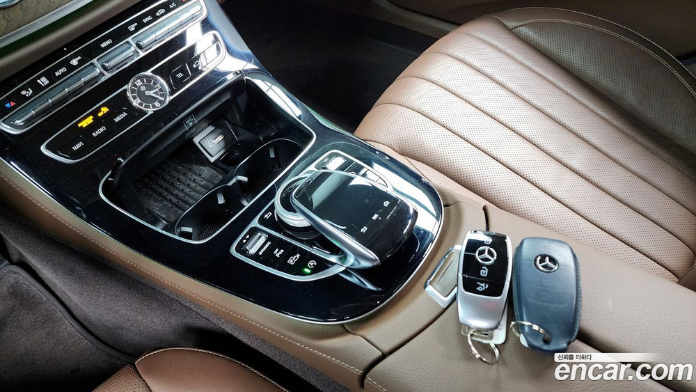 Mercedes-Benz E-Class W213 E300 4MATIC Exclusive (03.2020)