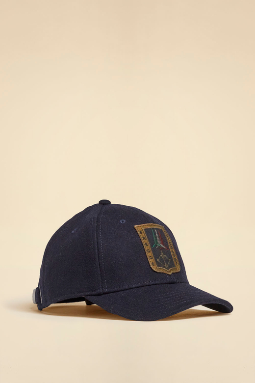 Бейсболка из шерсти