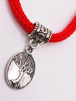 Красная нить от сглаза. Древо жизни