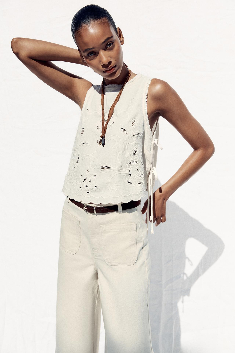 ZARA ТОП С ВЫШИВКОЙ И ЗАВЯЗКАМИ, БЕЛЫЙ