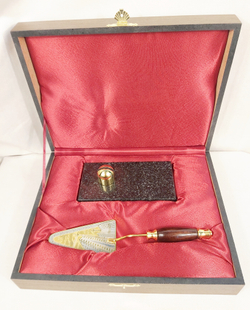 Подарок строителю " Сувенирный мастерок" малый на камне