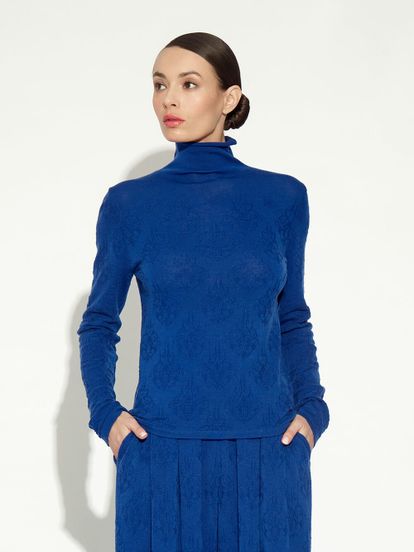 Женский свитер василькового цвета из 100% шерсти - фото 2